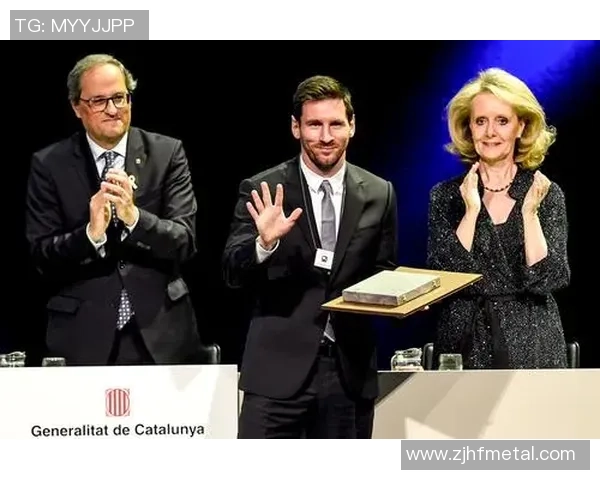 足球明星荣耀时刻精彩瞬间奖杯合影展现无与伦比的足球魅力与成就